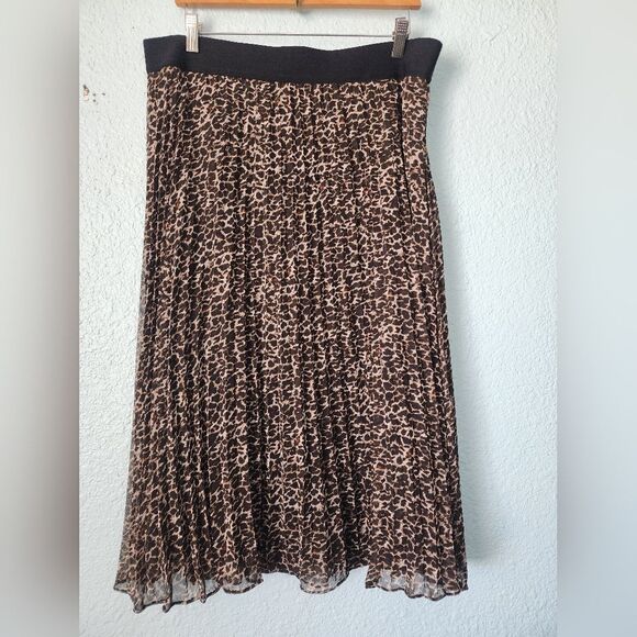 Leopard Print Pleated Skirt - Picture 3 of 8